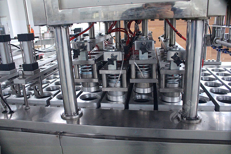 China-Factory-Automatic-Liquid-Lotion-Bottle-Filling-Machine-Factory-Price3.JPG